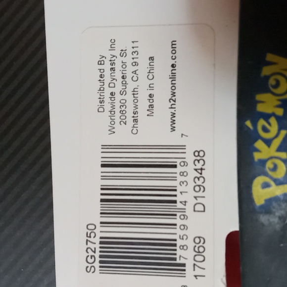 2016 Pokemon Shades by Game Freak Inc (New) - Picture 3 of 3